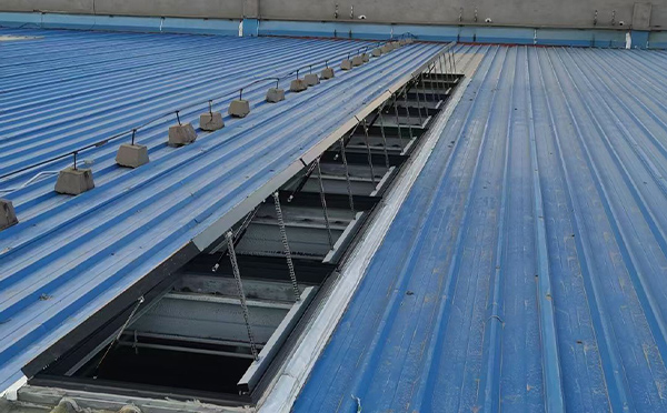 某城市大型商业综合体中庭西夏排烟窗工程